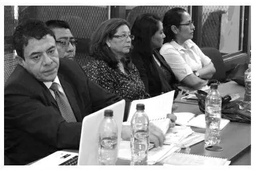  Harold Flores, Luis Armando Pérez Borja, Gloria Castro, Lucinda Marroquín y Brenda Chamán. Foto: Stef Arreaga. 